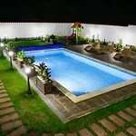 Einstein House & 3* Marchevo