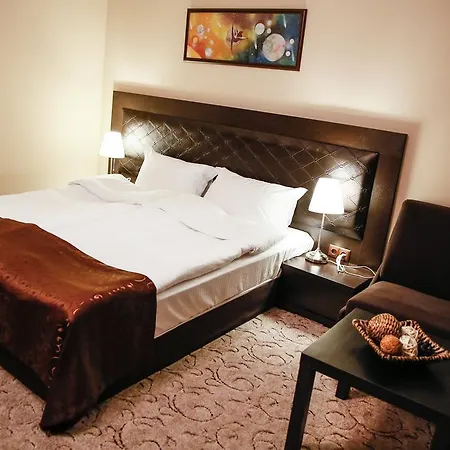 Einstein House & Guest house Marchevo