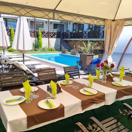 Einstein House & Guest house 3*