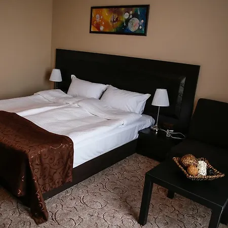 Einstein House & Guest house