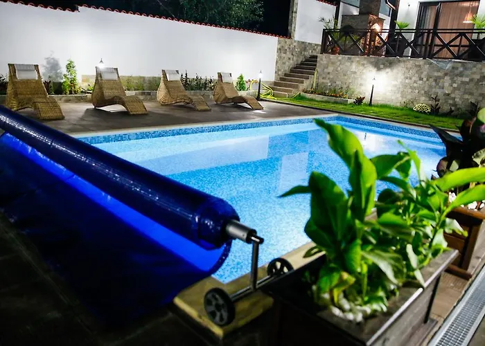 Einstein House & Guest house 3*