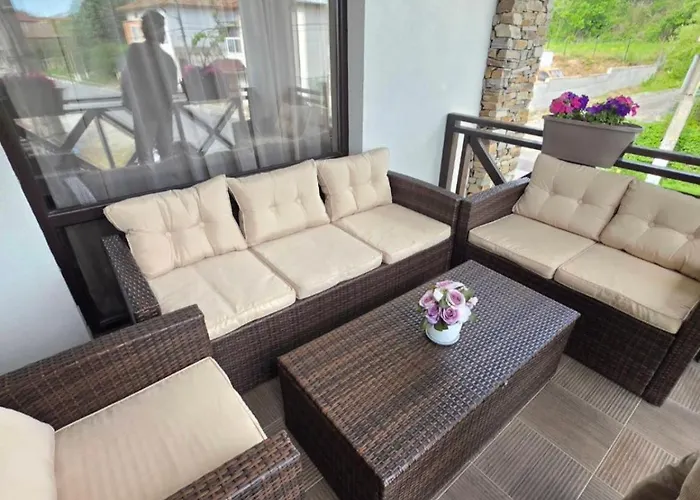 Einstein House & Guest house