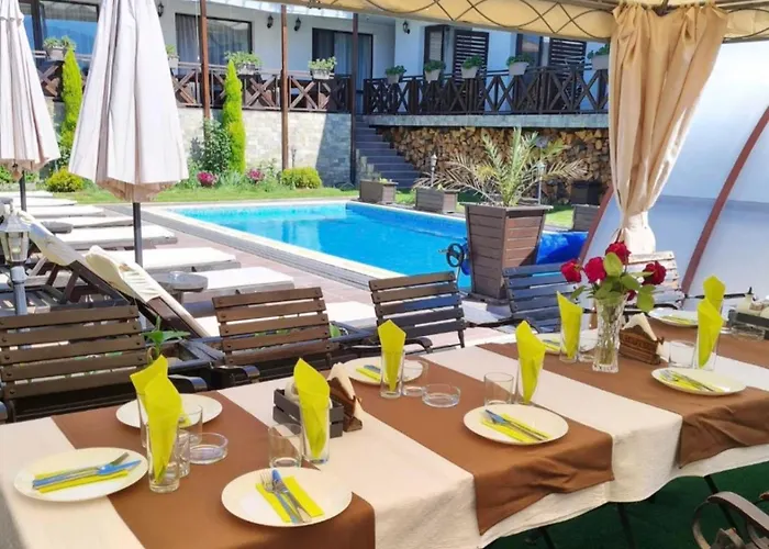 Einstein House & Guest house 3*