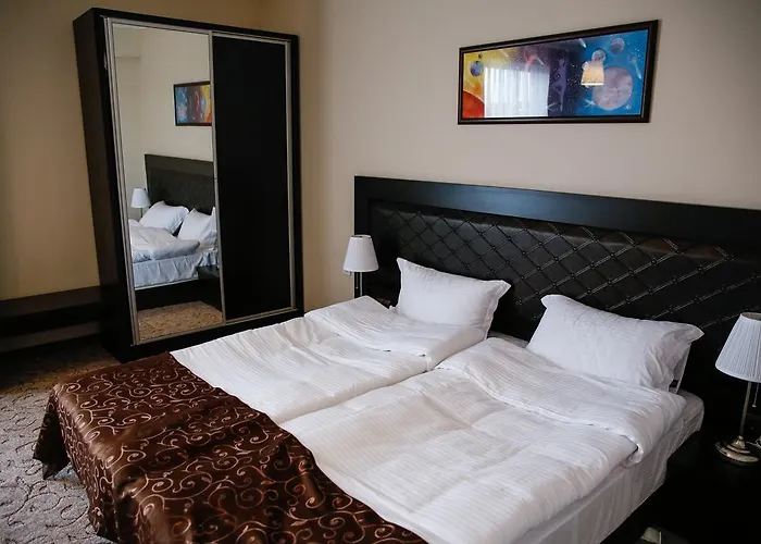 Einstein House & 3* Marchevo