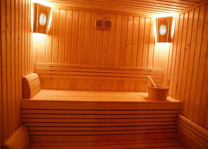 Einstein House & 3* Marchevo